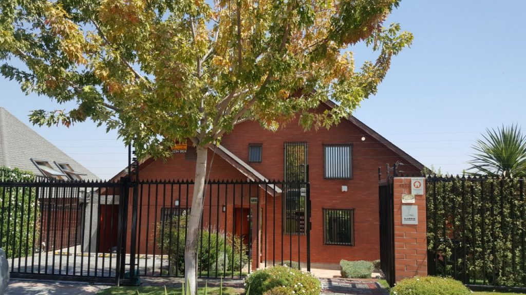 Casa Alvaro Casanova / Quilin Sur